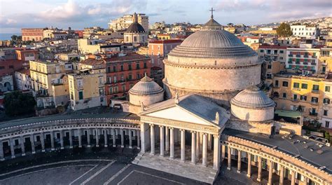  Piazza del Plebiscito: Istuin Rooman historiallisella keskustalla!